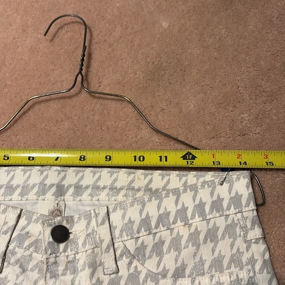 Francesca’s Gray & White Jean Like Patterned Pants. Size 27 - Picture 7 of 10